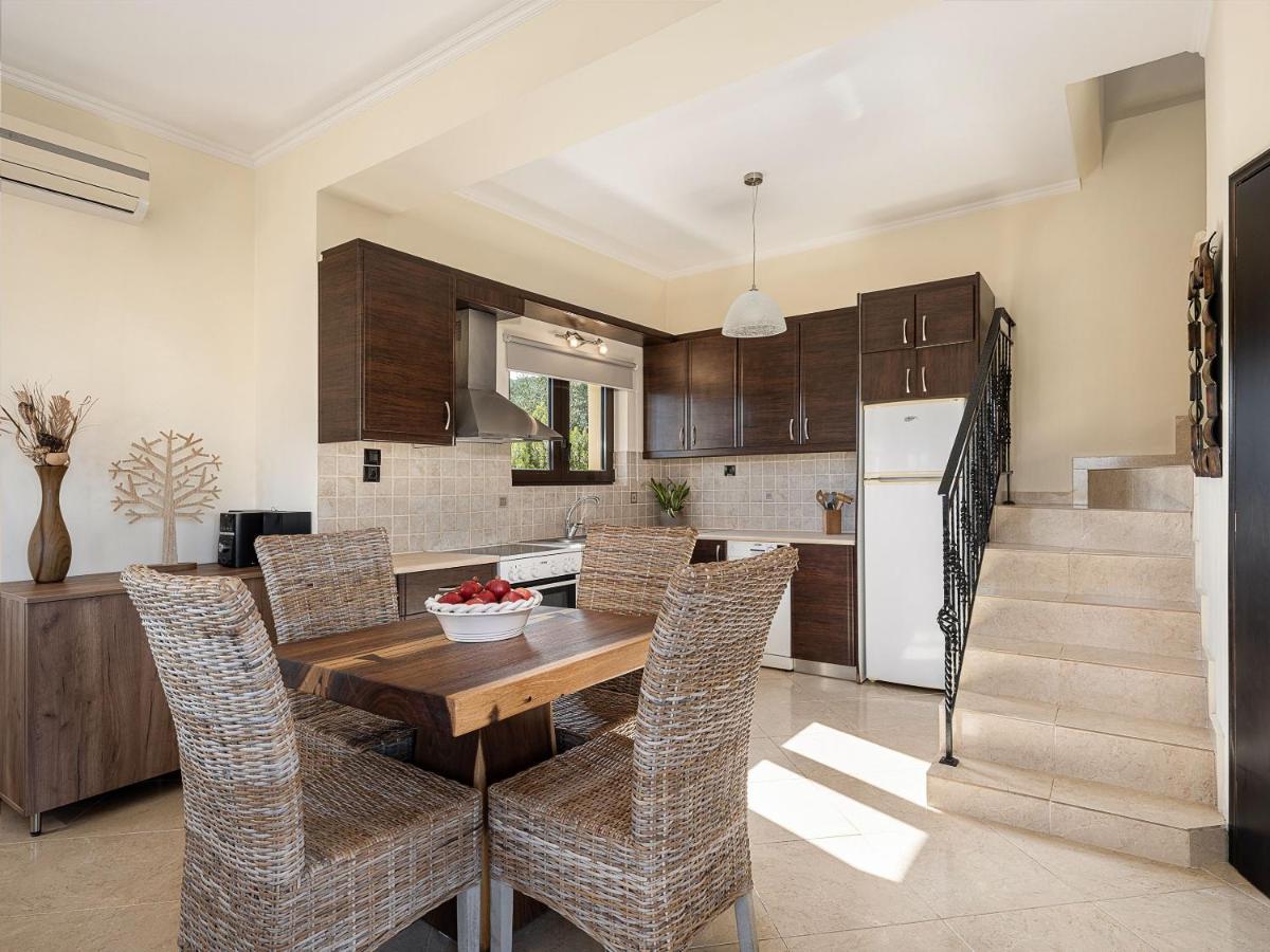 Villa Hibiscus Spiliá Екстериор снимка