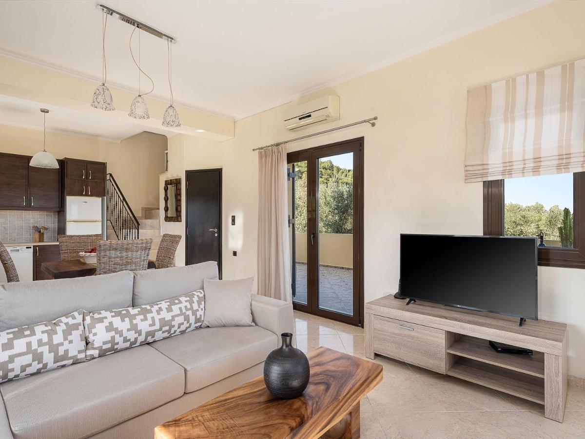 Villa Hibiscus Spiliá Екстериор снимка