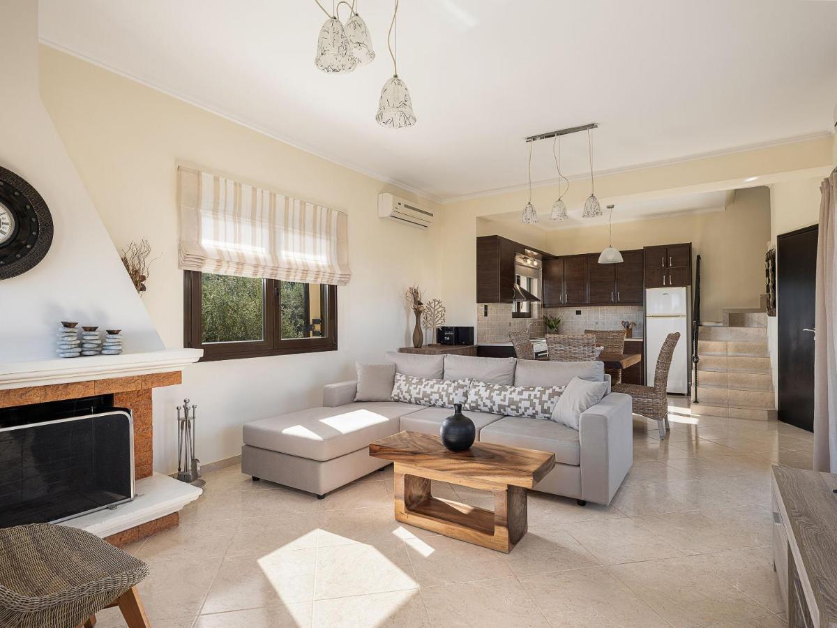 Villa Hibiscus Spiliá Екстериор снимка