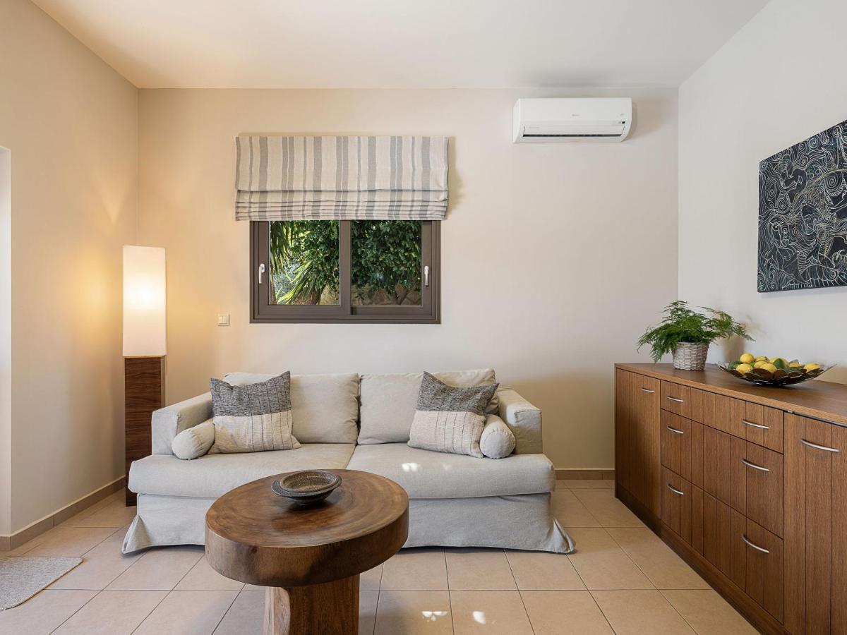 Villa Hibiscus Spiliá Екстериор снимка