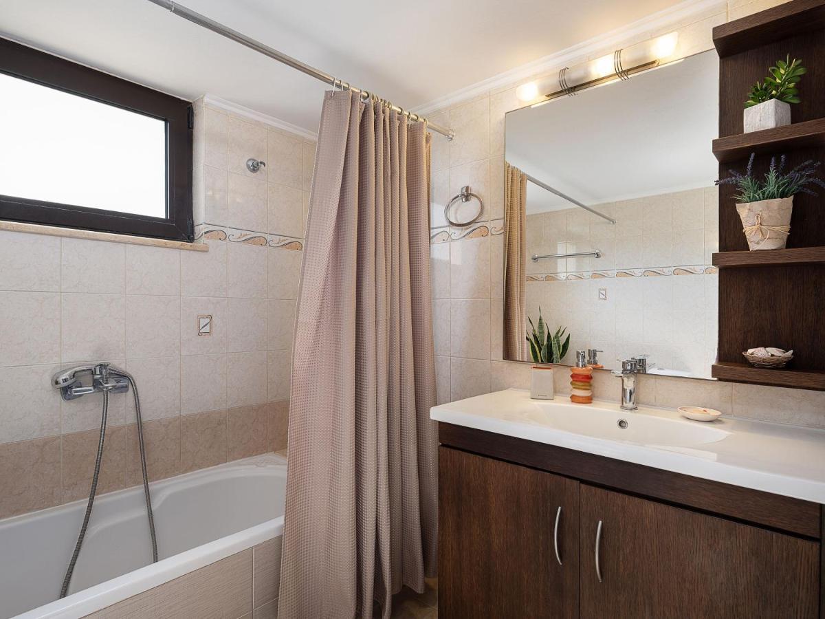 Villa Hibiscus Spiliá Екстериор снимка