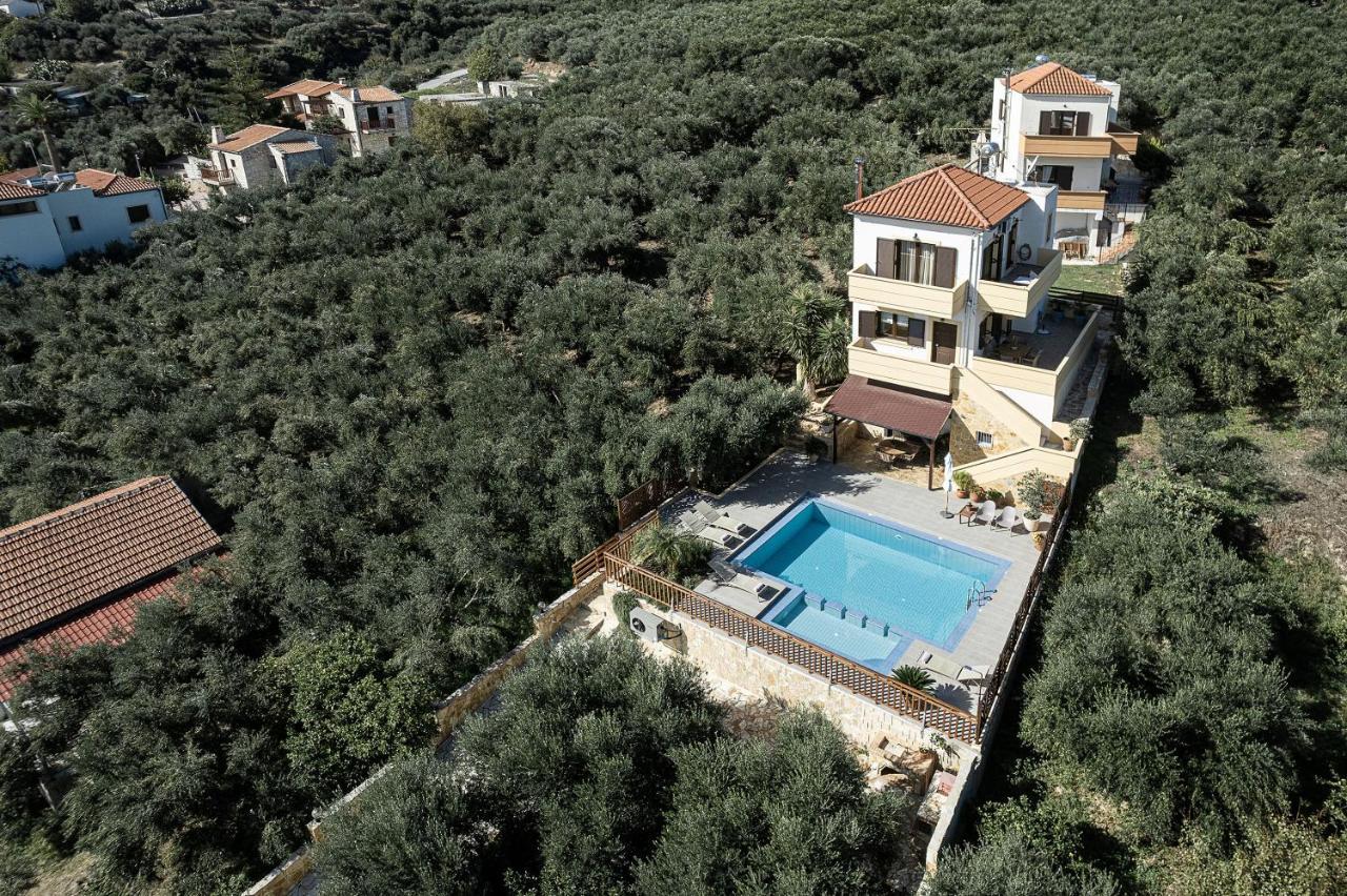 Villa Hibiscus Spiliá Екстериор снимка