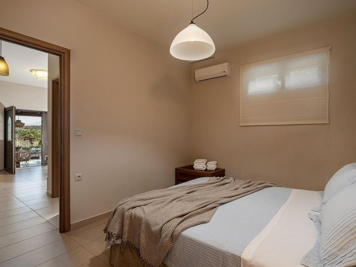Villa Hibiscus Spiliá Екстериор снимка
