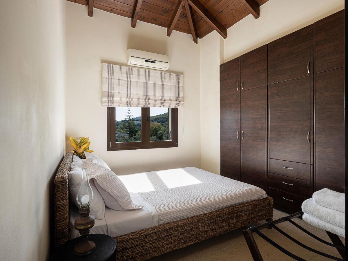 Villa Hibiscus Spiliá Екстериор снимка
