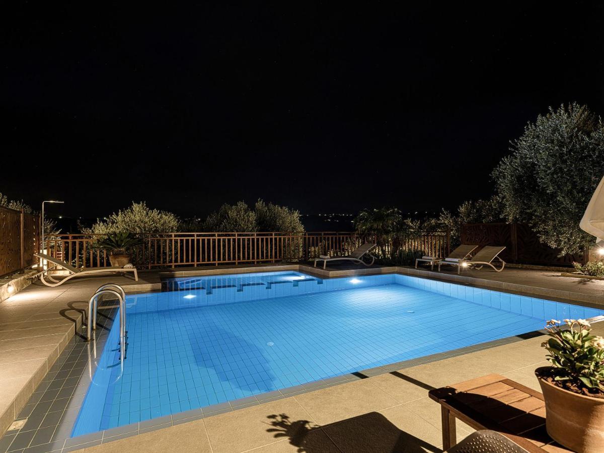 Villa Hibiscus Spiliá Екстериор снимка