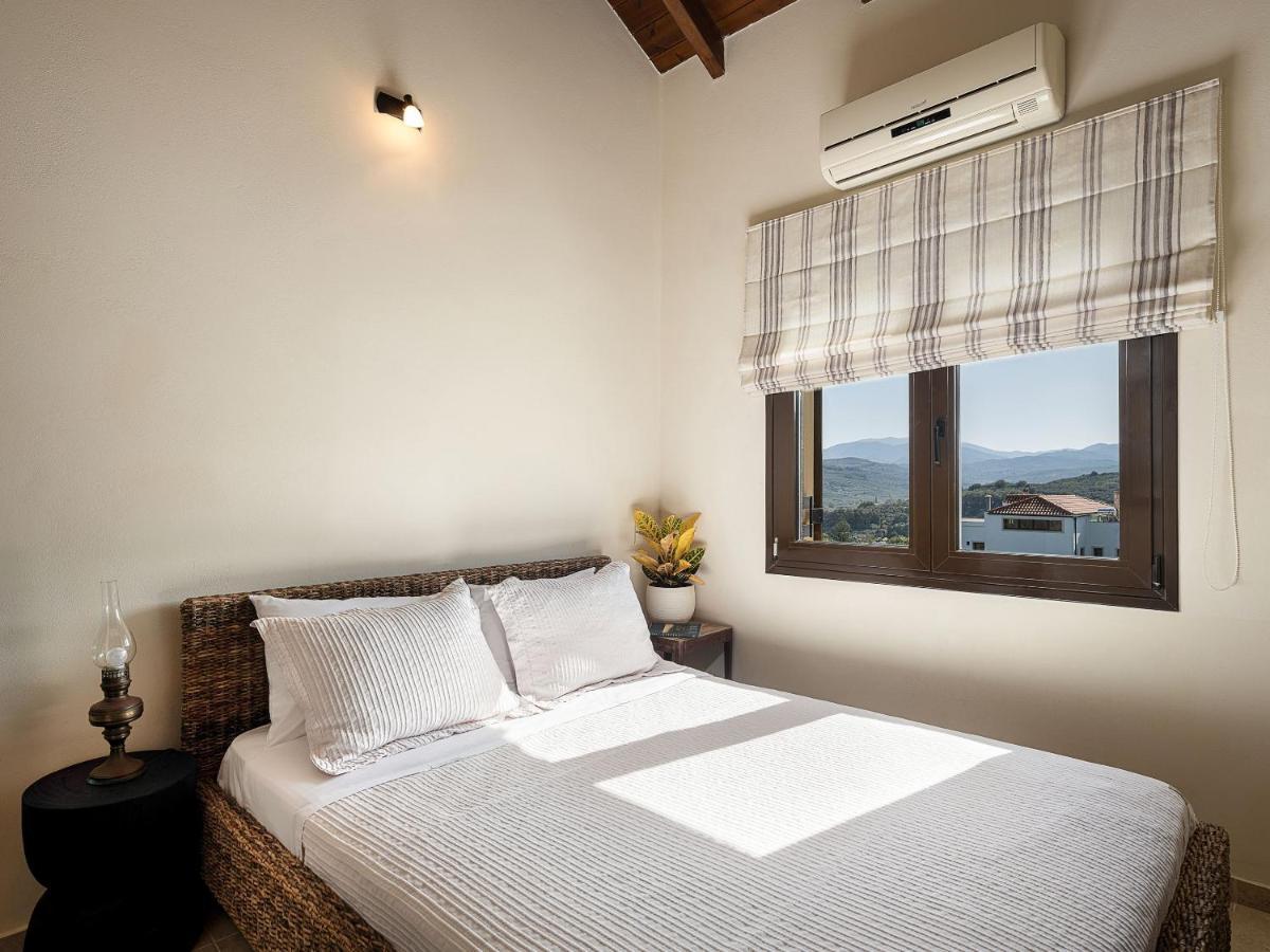 Villa Hibiscus Spiliá Екстериор снимка