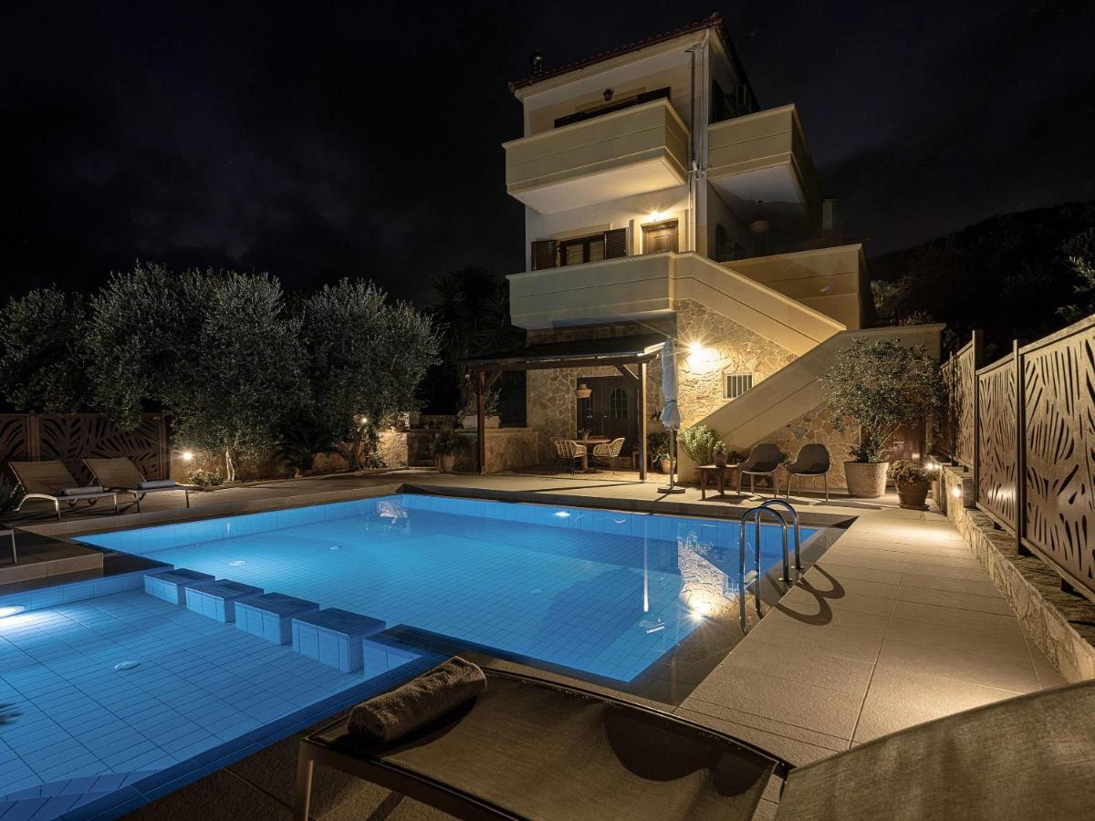 Villa Hibiscus Spiliá Екстериор снимка